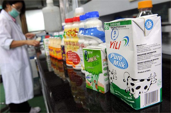 高效液相色譜儀可用于檢測(cè)奶、奶制品及其他食品，為食品安全把關(guān)。