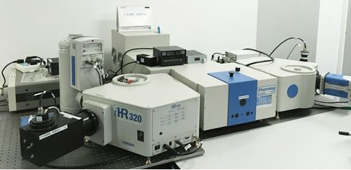 Y先生到達華中師范大學的化學學院，進行熒光光譜儀的售后維護工作