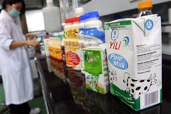高效液相色譜儀可用于檢測奶、奶制品及其他食品，為食品安全把關(guān)。