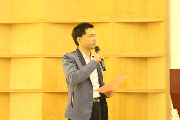 大會全程由中南民族大學藥學院李效寬主任主持